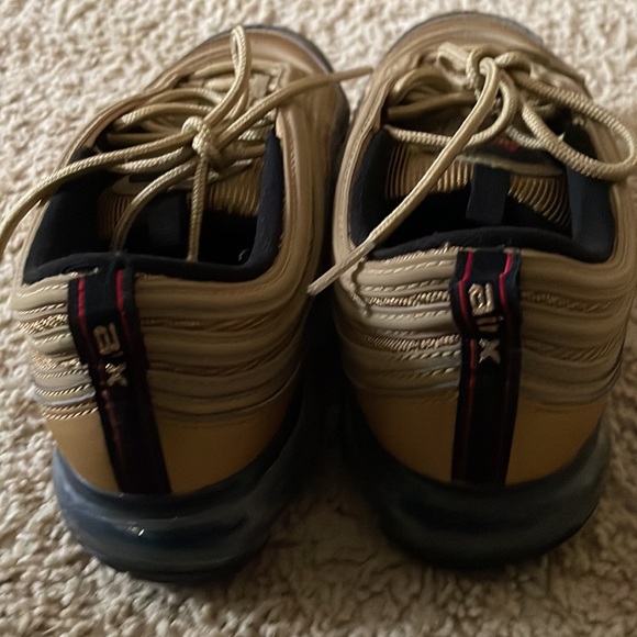 Air vapormax 97 metallic gold size 8(M). - Picture 7 of 7